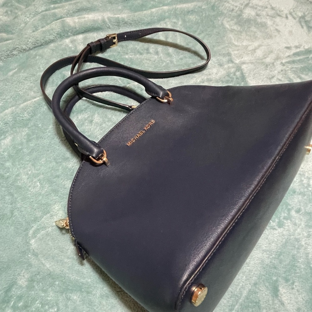 Professional and chic Michael Kors purse 👜💕
